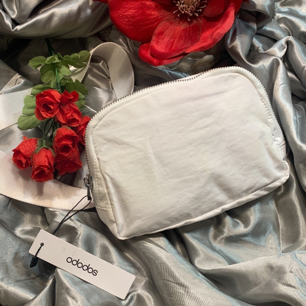 🌹ododos • UNISEX White Nylon Crossbody Belt Bag / Fanny Pack - New With Tag